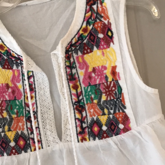 Embroidered Sleeveless White Boho Blouse - Picture 3 of 6